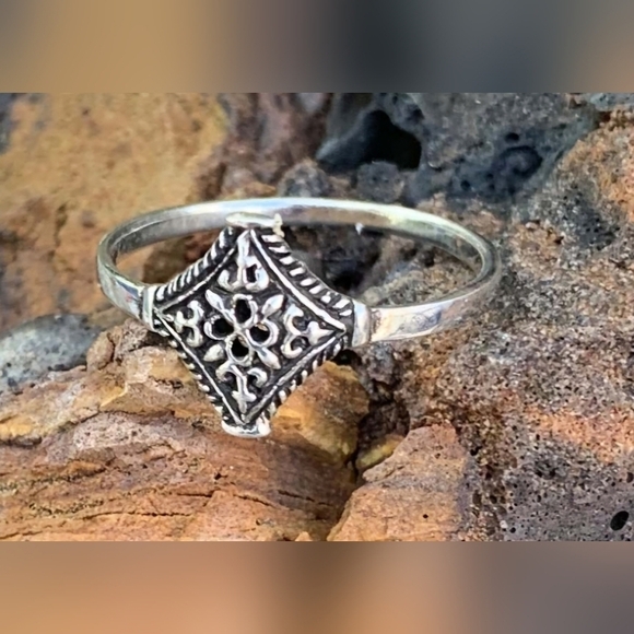 NWOT | Vintage | Silver Tone Aztec Southwestern Style Women's Ring | Size: 6.5 - Picture 2 of 10